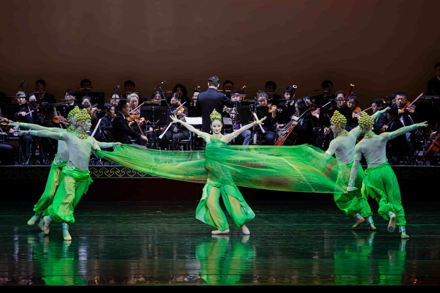 中央芭蕾舞团《丝绸舞》.jpg